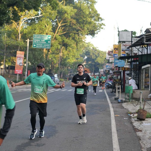 Race photo from BAUR RUN 2025