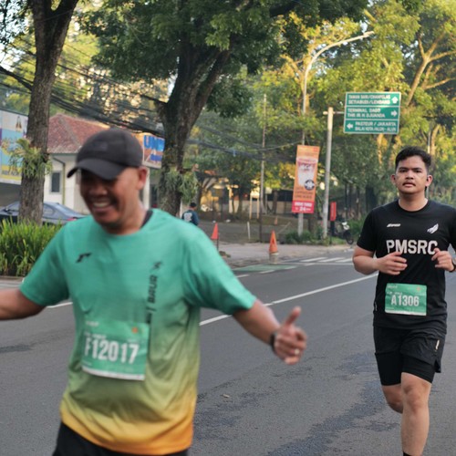 Race photo from BAUR RUN 2025