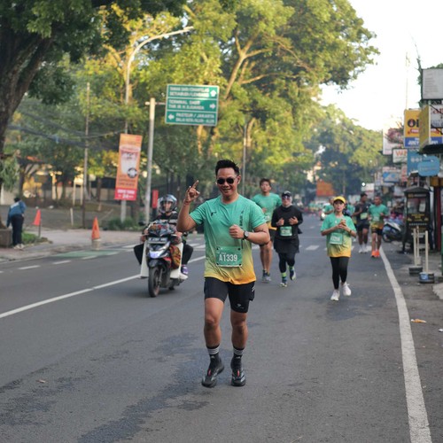 Race photo from BAUR RUN 2025