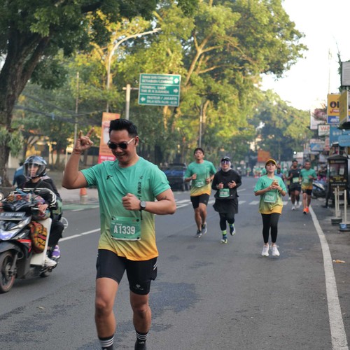Race photo from BAUR RUN 2025
