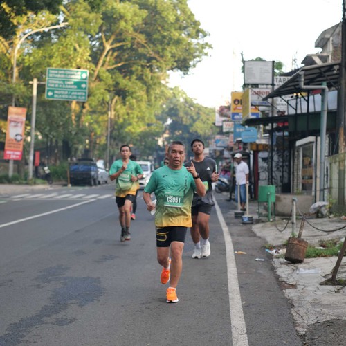 Race photo from BAUR RUN 2025