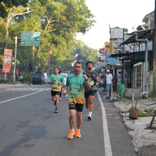 Race photo from BAUR RUN 2025