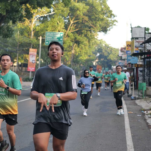 Race photo from BAUR RUN 2025