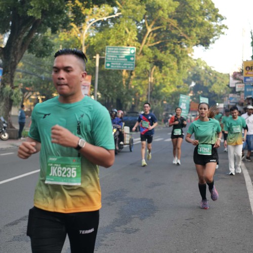 Race photo from BAUR RUN 2025