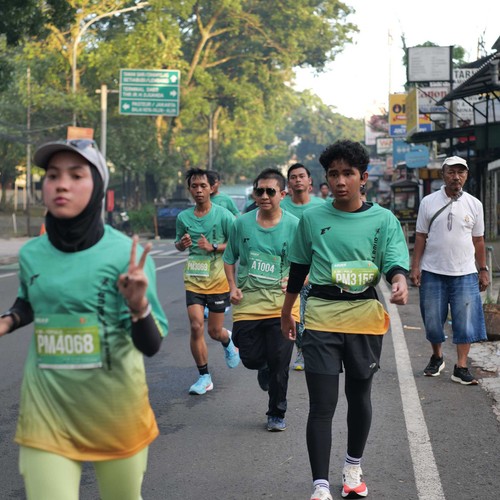 Race photo from BAUR RUN 2025