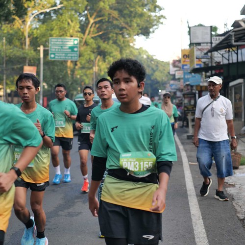 Race photo from BAUR RUN 2025