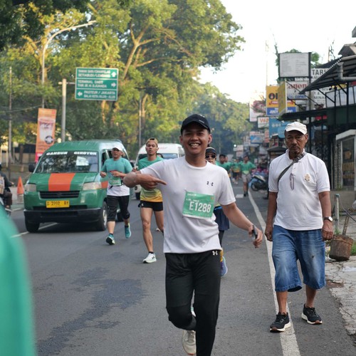 Race photo from BAUR RUN 2025
