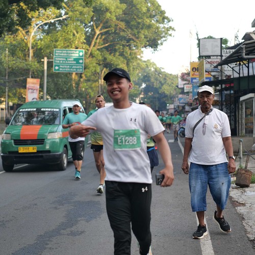 Race photo from BAUR RUN 2025