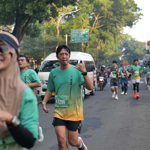 Race photo from BAUR RUN 2025