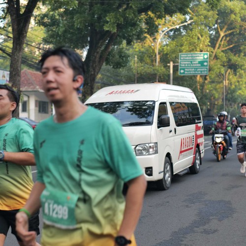 Race photo from BAUR RUN 2025