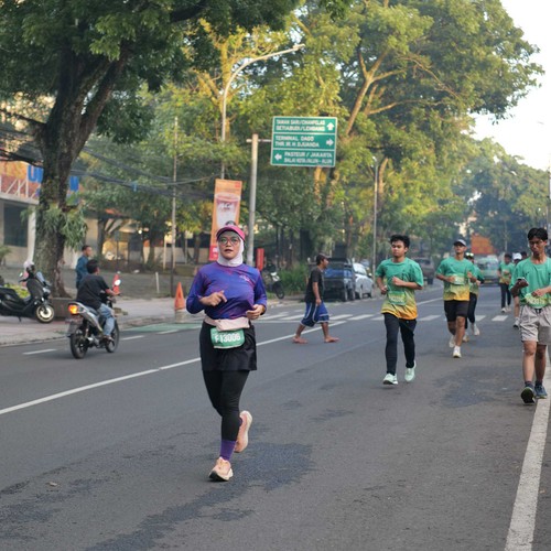 Race photo from BAUR RUN 2025