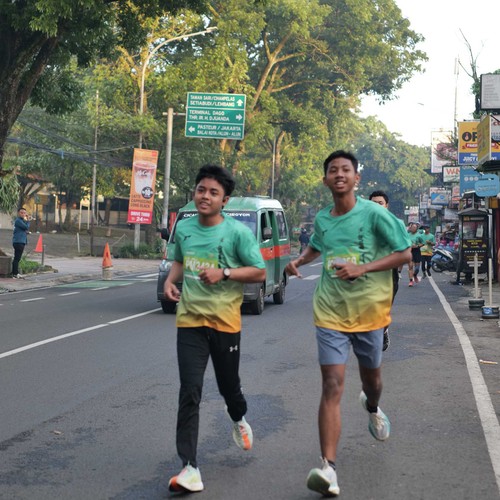 Race photo from BAUR RUN 2025