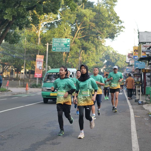 Race photo from BAUR RUN 2025