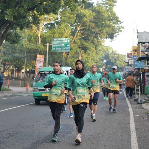 Race photo from BAUR RUN 2025
