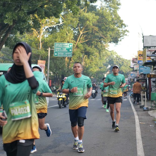 Race photo from BAUR RUN 2025
