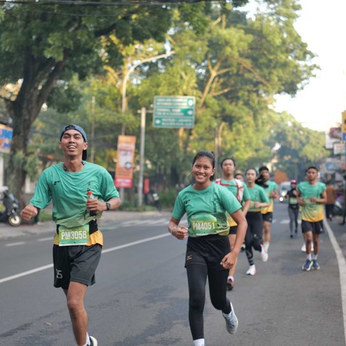Race photo from BAUR RUN 2025