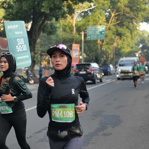 Race photo from BAUR RUN 2025