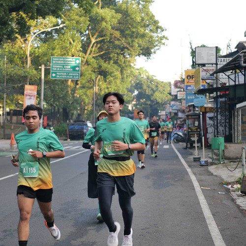 Race photo from BAUR RUN 2025