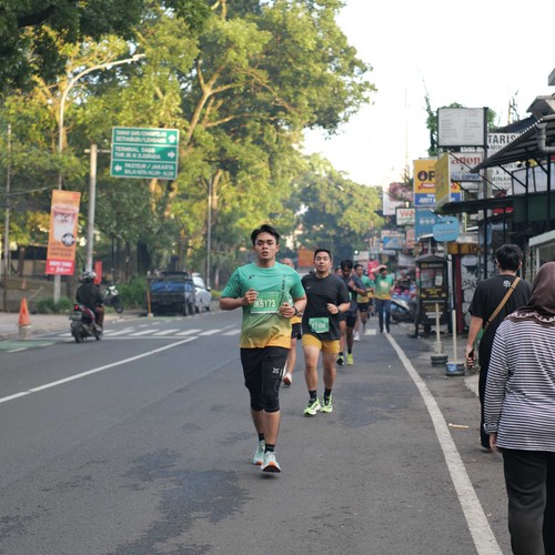 Race photo from BAUR RUN 2025