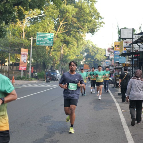 Race photo from BAUR RUN 2025
