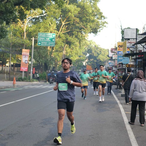 Race photo from BAUR RUN 2025