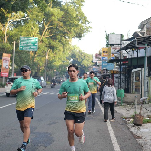 Race photo from BAUR RUN 2025