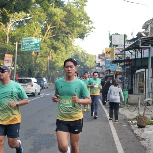 Race photo from BAUR RUN 2025
