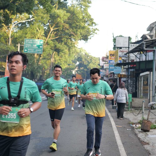 Race photo from BAUR RUN 2025