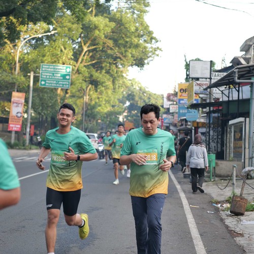 Race photo from BAUR RUN 2025