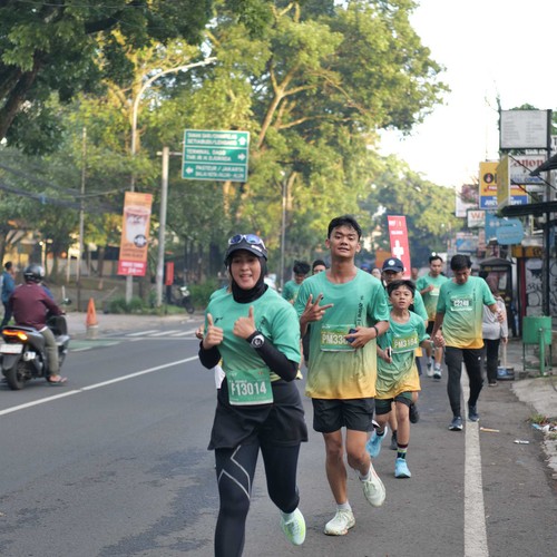 Race photo from BAUR RUN 2025