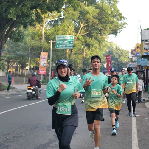 Race photo from BAUR RUN 2025