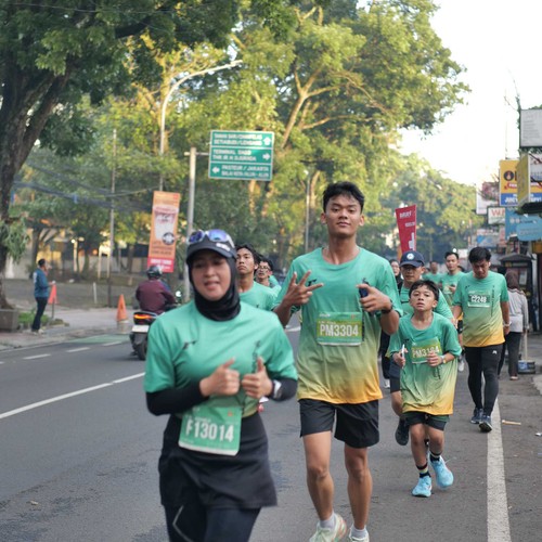 Race photo from BAUR RUN 2025