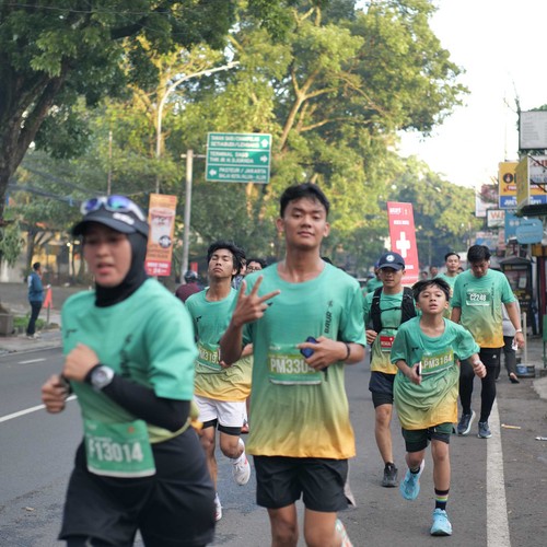 Race photo from BAUR RUN 2025