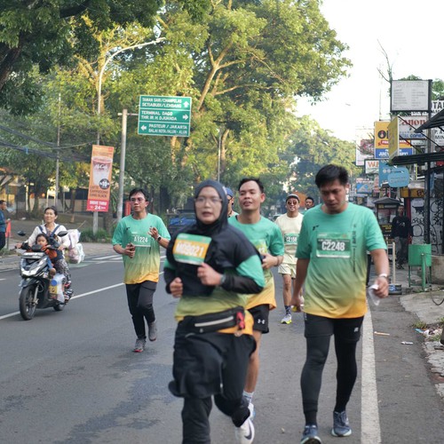 Race photo from BAUR RUN 2025