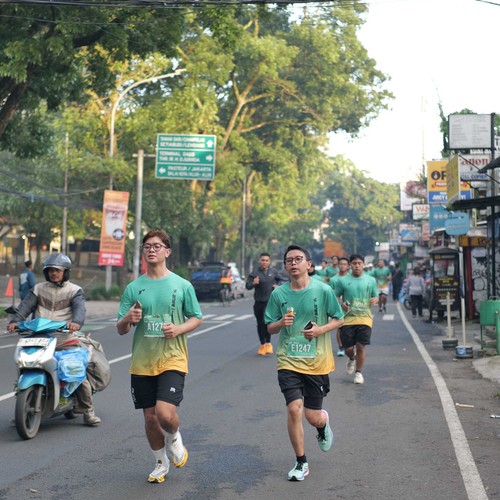 Race photo from BAUR RUN 2025