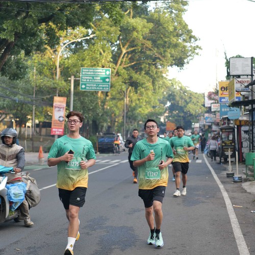Race photo from BAUR RUN 2025