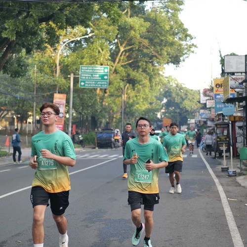 Race photo from BAUR RUN 2025