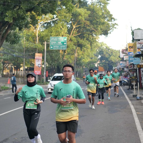 Race photo from BAUR RUN 2025