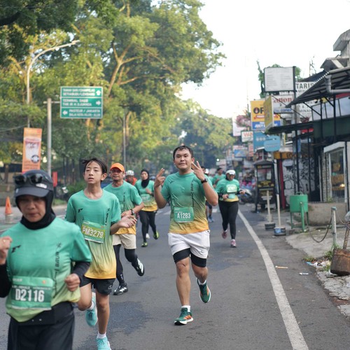 Race photo from BAUR RUN 2025