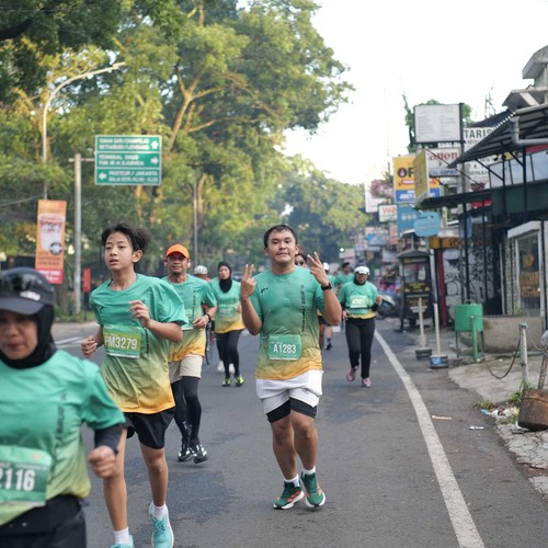 Race photo from BAUR RUN 2025
