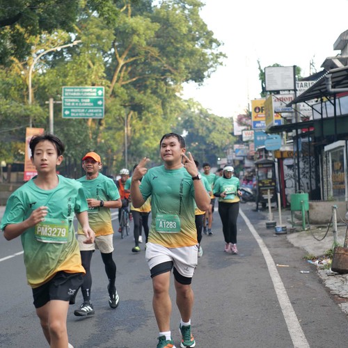 Race photo from BAUR RUN 2025