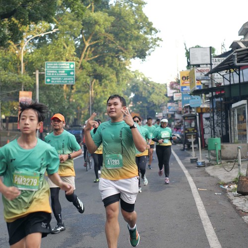 Race photo from BAUR RUN 2025