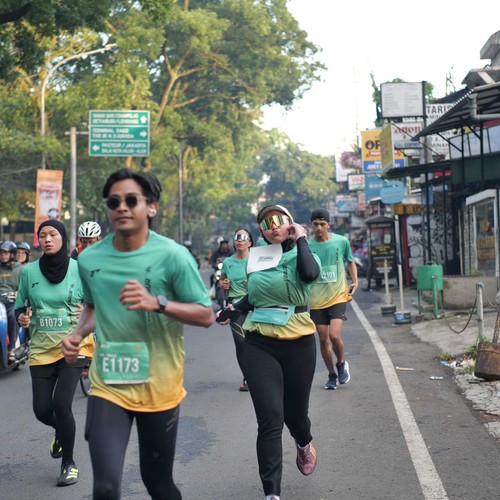 Race photo from BAUR RUN 2025