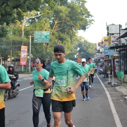 Race photo from BAUR RUN 2025