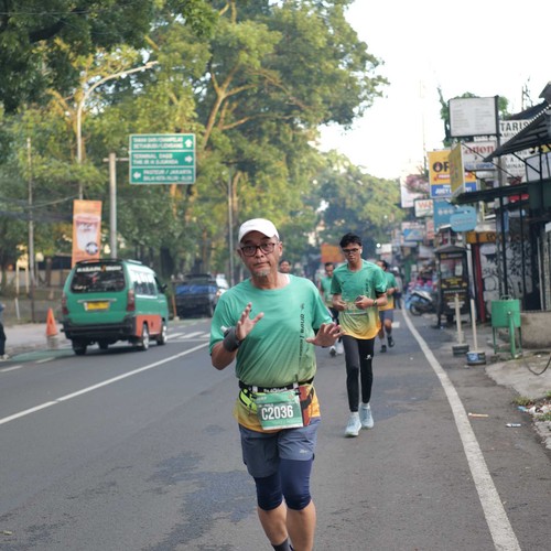 Race photo from BAUR RUN 2025