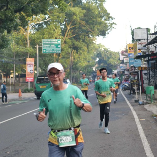 Race photo from BAUR RUN 2025