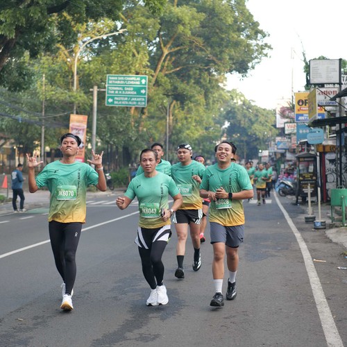 Race photo from BAUR RUN 2025