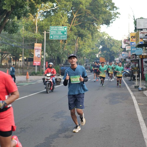 Race photo from BAUR RUN 2025