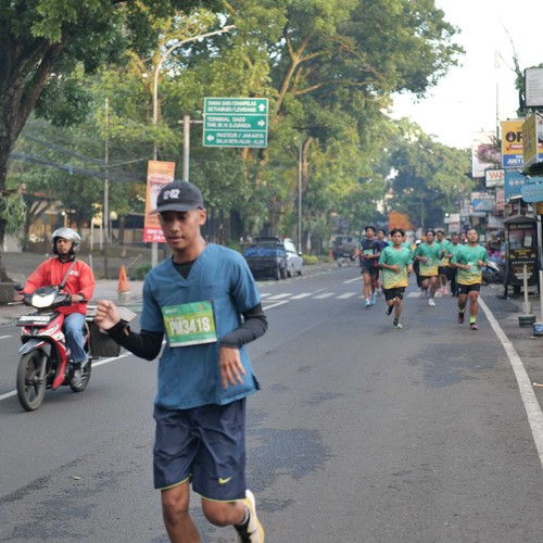 Race photo from BAUR RUN 2025