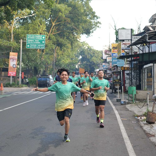 Race photo from BAUR RUN 2025